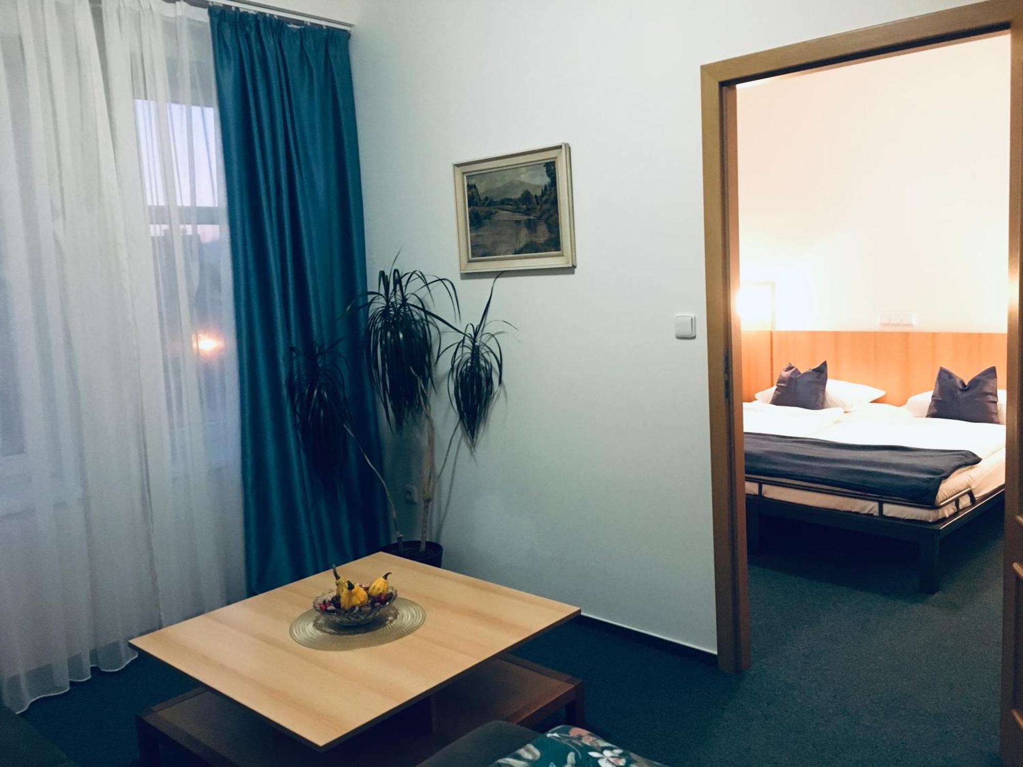 Penzion Hotelu Central Dvůr Králové nad Labem Exterior foto