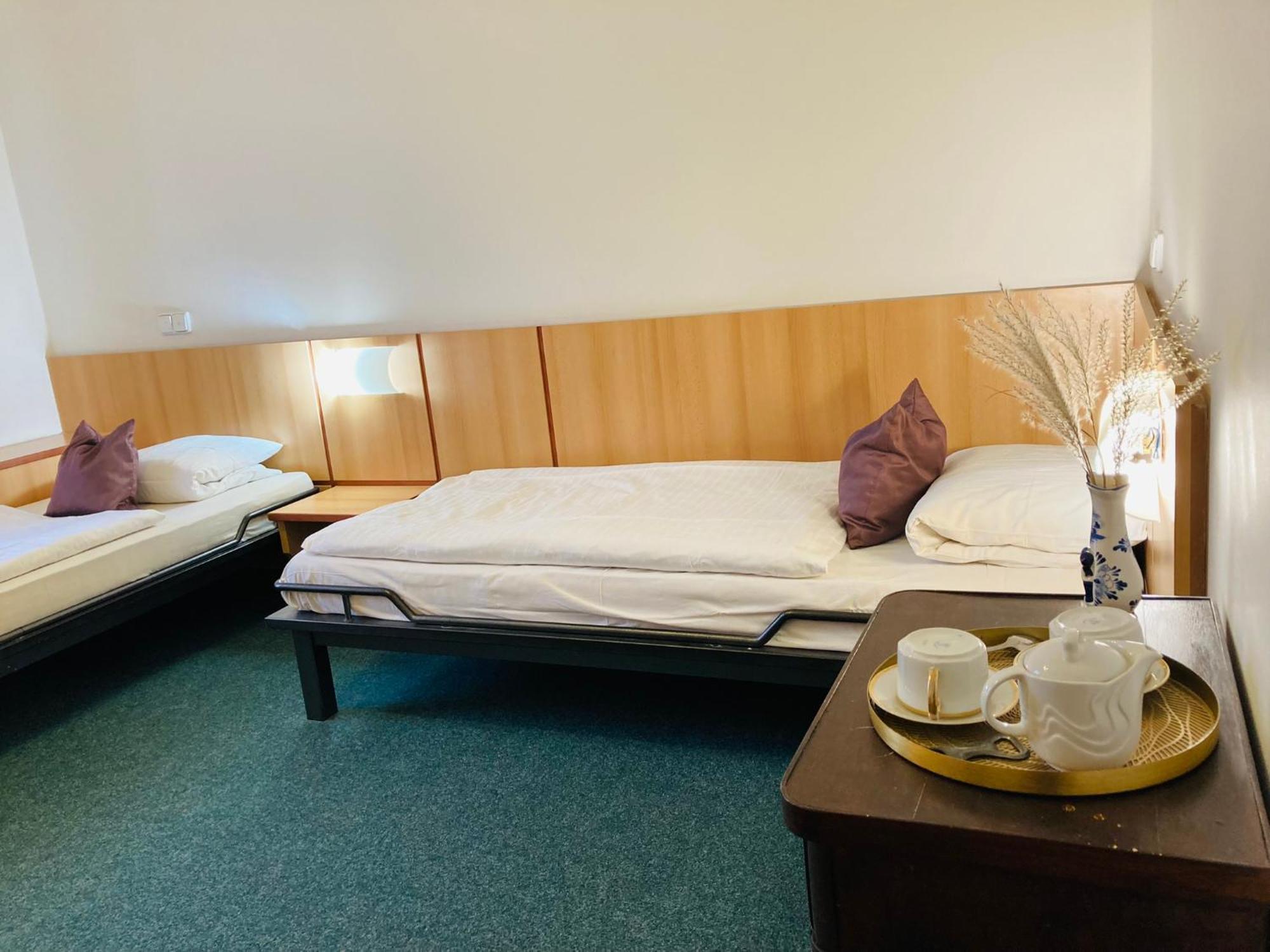 Penzion Hotelu Central Dvůr Králové nad Labem Habitación foto